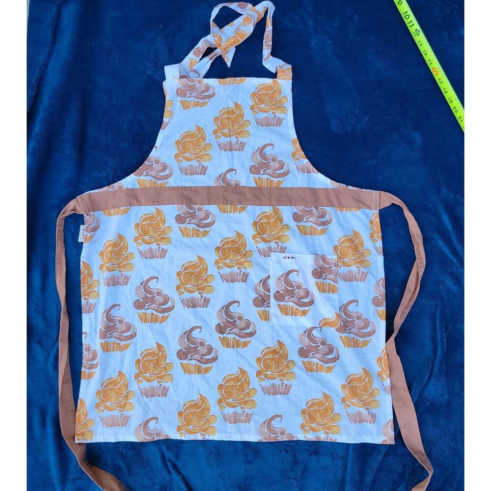 Simply whimsical apron with cupcakes